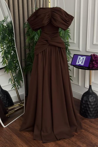 فستان سهره ناعم مزين بالكسرات لون بني