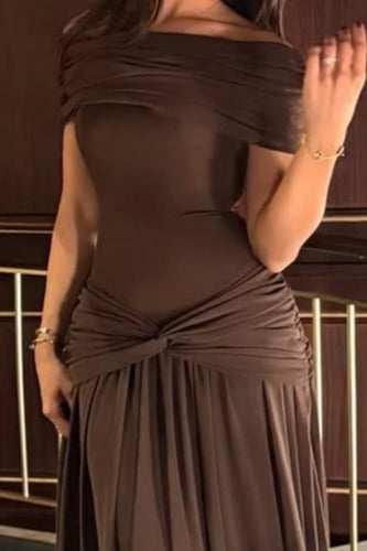 فستان سهره ناعم مزين بالكسرات لون بني