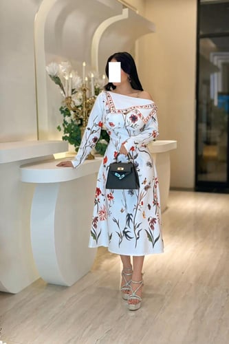 فستان ناعم باكمام لون ابيض مزخرف