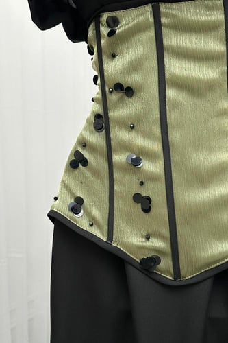 فستان سهره أوف شولدر بشال خارجي لون اسود و أخضر