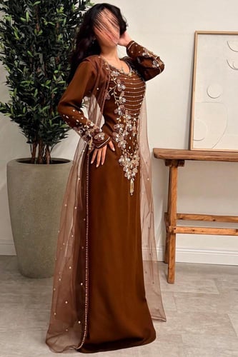 جلابية آنيقة من قطعتين لون بني