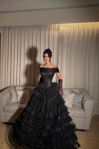 فستان سهرة بلونين اسود و عودي