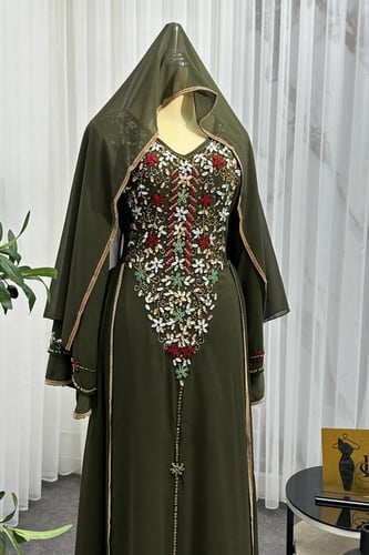 جلابيه قطعتين بأكمام طويلة مزين بالخرز لون زيتي