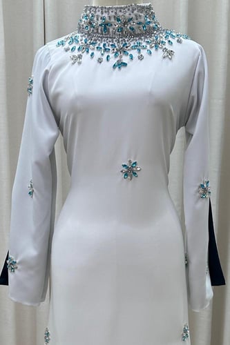 جلابية اوف شولدر لون ابيض