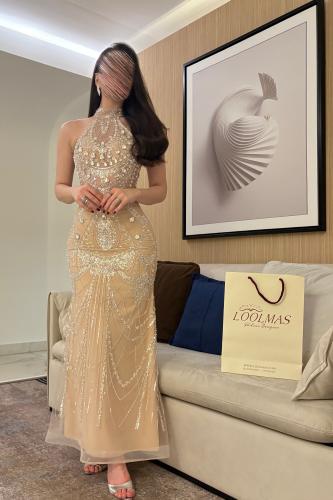 فستان سهرة فاخر بتصميم ملكي يجمع بين الأنوثة والفخ...