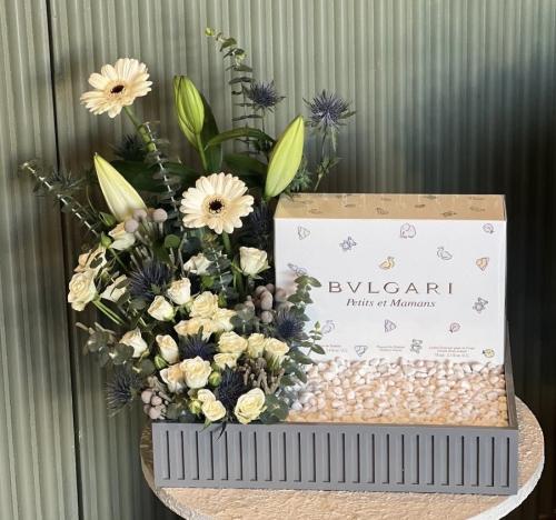 بولغاري مجموعه مع ورد طبيعي