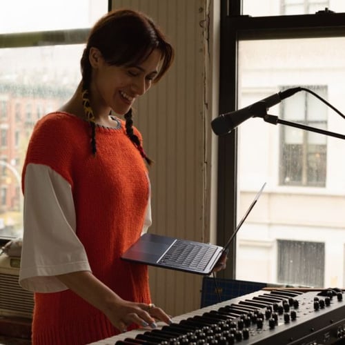 Apple 13-inch MacBook Air: Apple M2 chip with 8-co...