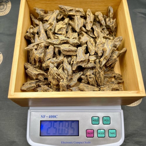 خشب عود كلمنتان طبيعي محسن فاخر (بالجرام)