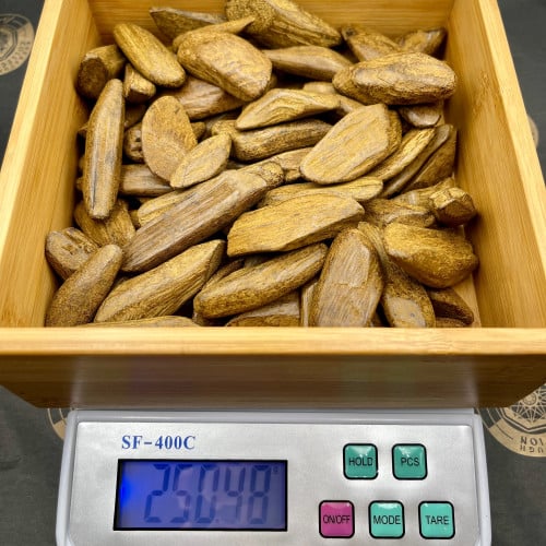 خشب عود موروكي ذهبي طبيعي محسن فاخر (بالجرام)