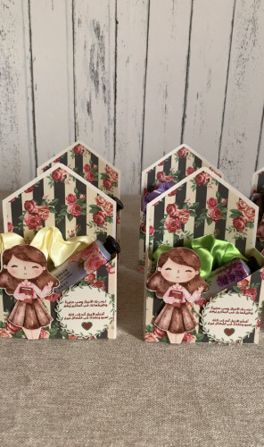 ظرف معلمتي الجميلة بـلوشن مرطب