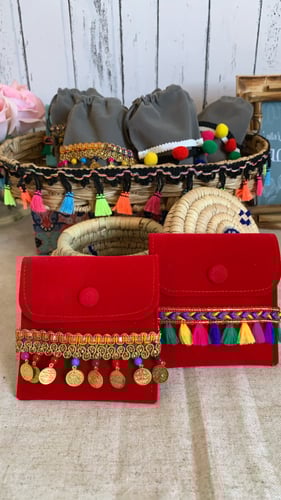 محفظة مخمل أحمر