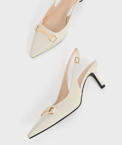 حذاء بكعب أبيض