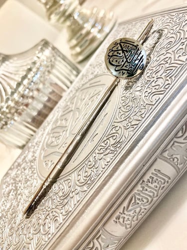 فاصل كتاب ذهبي فاخر بنقش عربي