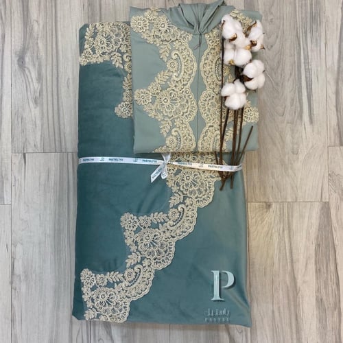 سجاد صلاة مخمل لون تيفاني باضافة طبقتين من الديباج