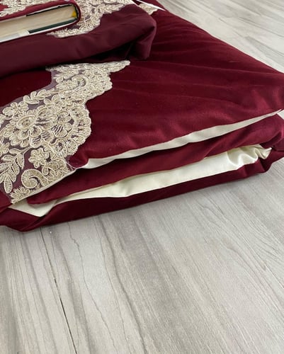 سجاد صلاة مخمل مبطن بطبقتين من الديباج سُمك الطبقة...