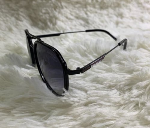 نظارة كاريرا الاسود فقط