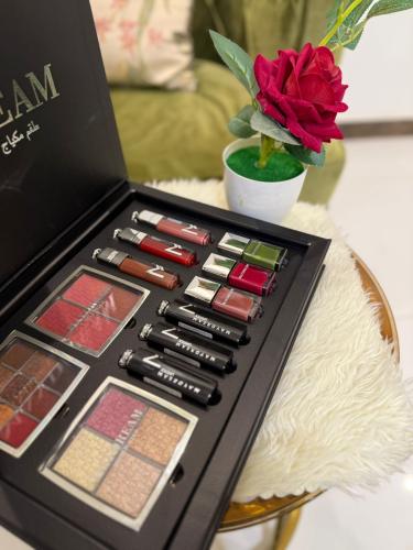 بوكس مكياج احترافي مني