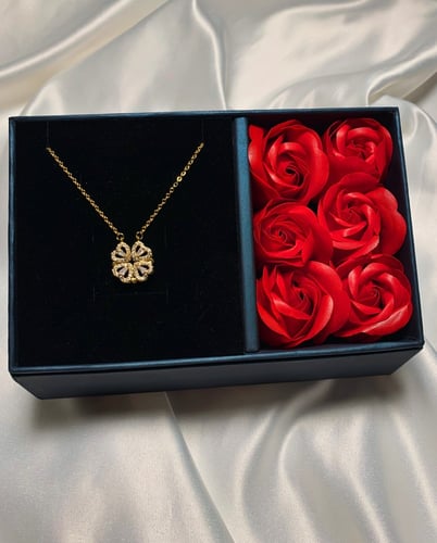 قلادة الاربعه قلوب