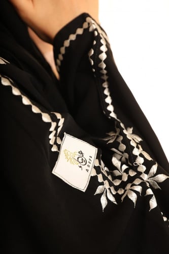 عباية وردي الفاخرة - لف أزرق مع طرحة متناغمة متناس...