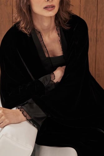 عباية مخمل الاسود