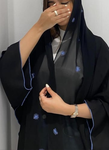 عباية الزهرة الزرقاء