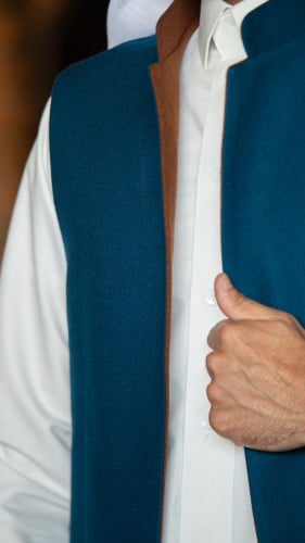 سديري رجالي بالجوخ بلون الجملي