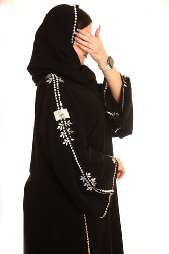 عباية وردي الفاخرة - لف أزرق مع طرحة متناغمة متناس...