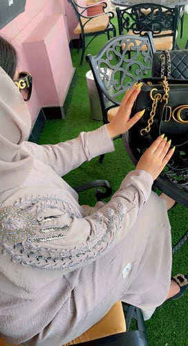 عباية روز الفاخرة