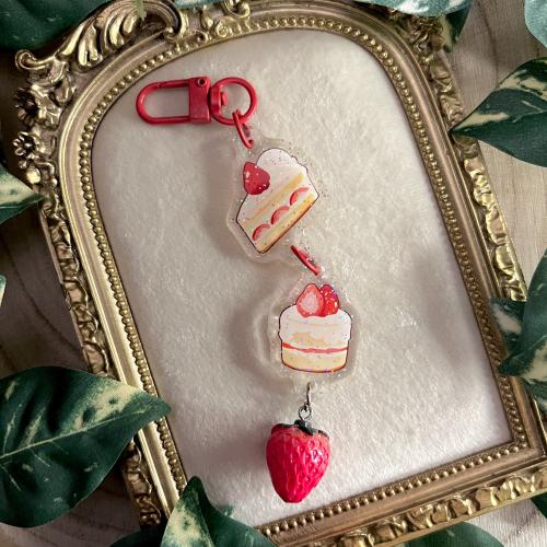 ميدالية كيك الفراولة