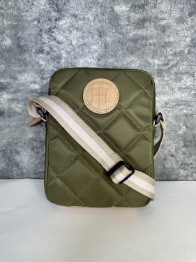 شنطة تومي هيلفيقر