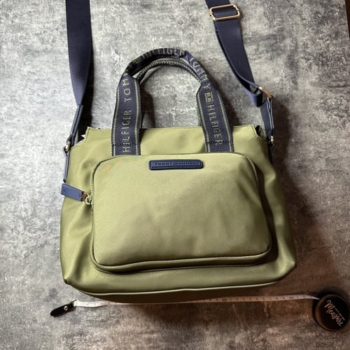 شنطة تومي هيلفيقر