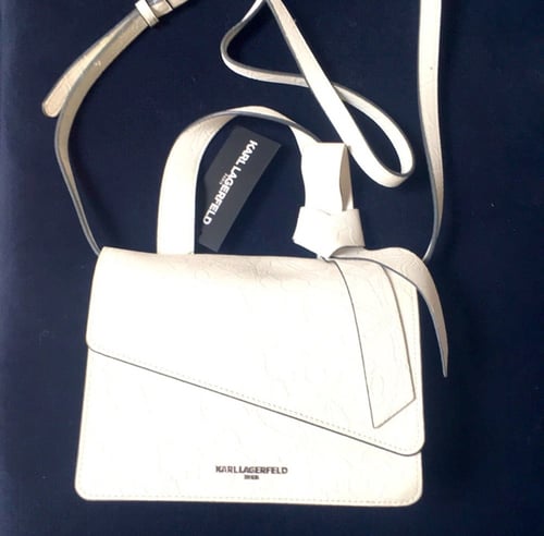 حقيبة كارل لاغرفيلد