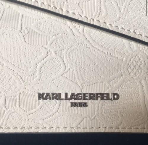 حقيبة كارل لاغرفيلد