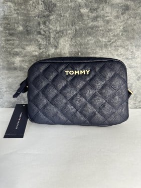 شنطة تومي هيلفيقر