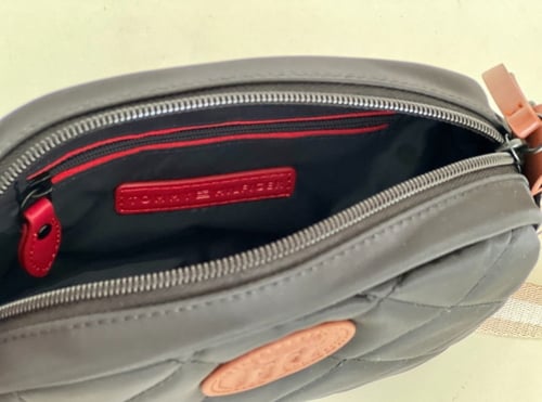 شنطة تومي هيلفيقر