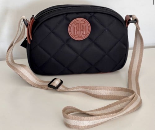 شنطة تومي هيلفيقر