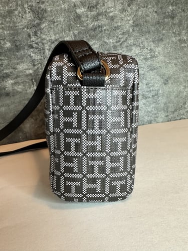 شنطة تومي هلفيقر