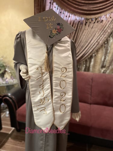 طقم روب تخرج - قماش الوشاح تفتة