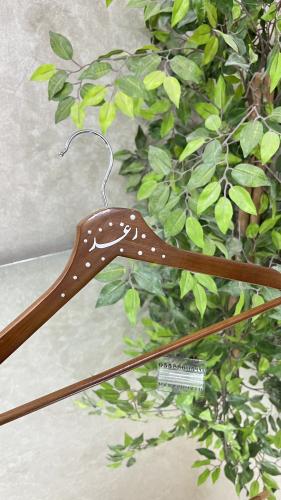 علاق ملابس بالاسم