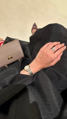 عبايه بشت بقماش اورقنز