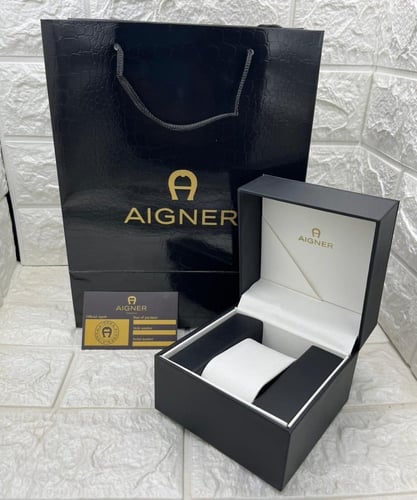 علب واكياس ساعات ماركات عالمية