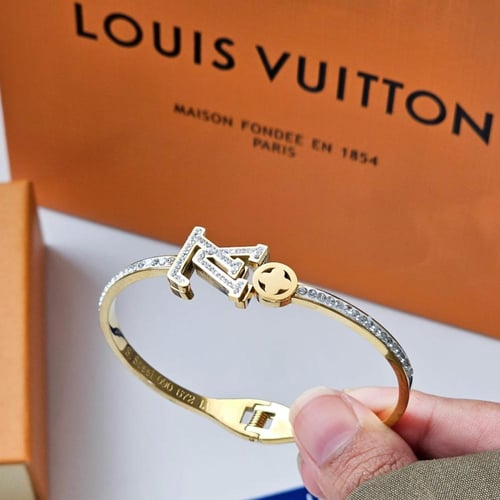 اساور لويس فيتون