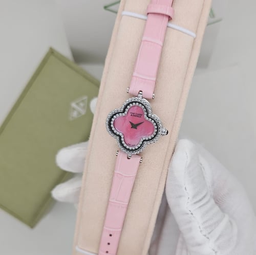 فان كليف نسائي انيق (فضي)