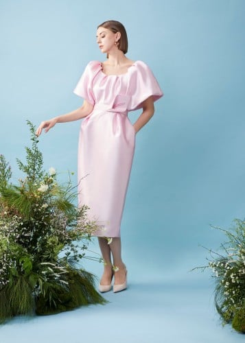 فستان بأكمام منفوخة تصميم khoonhooi