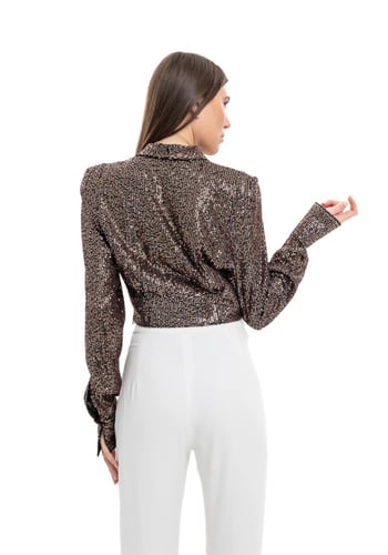 بدله خاصة بجاكيت من الترتر والبنطال الأبيض