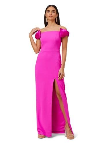 فستان بفيونكات أنيقة على الأكتاف