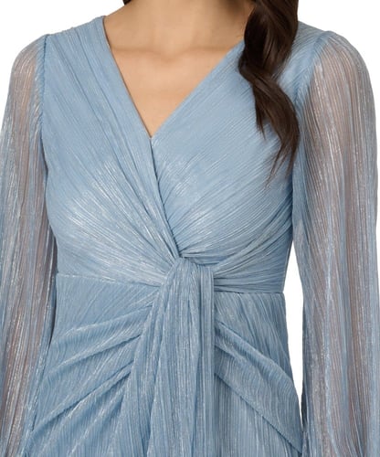 فستان معدني مجعد بأكمام شفاف طويلة