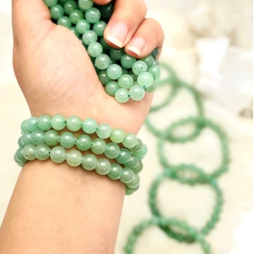 اسوارة أفنتيورين اخضر طبيعي