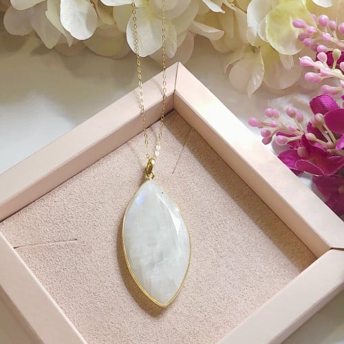 سلسال مملوء ذهب مع حجر القمر الطبيعي عالي الجودة