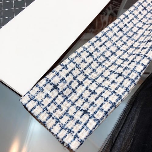 فستان شتوي للمناسبات من شانيل مزين ببروش